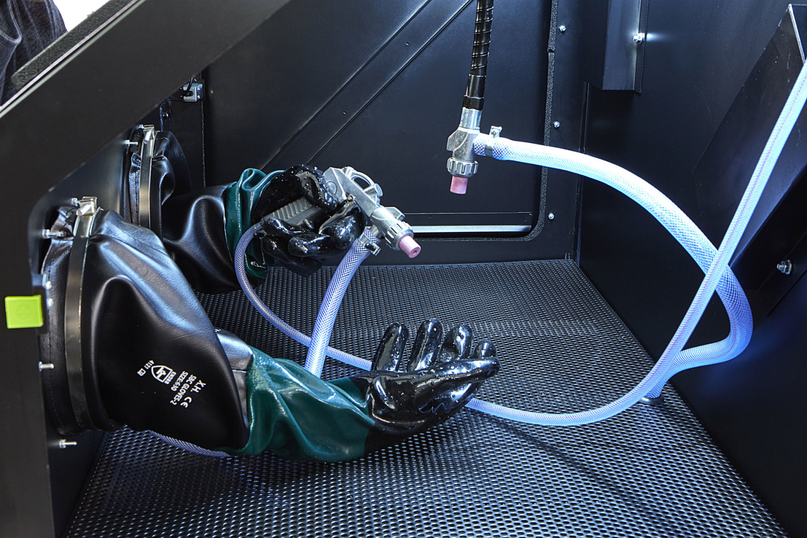 hbm-sbc-350-straalcabine-met-afzuiging_6_nr8955