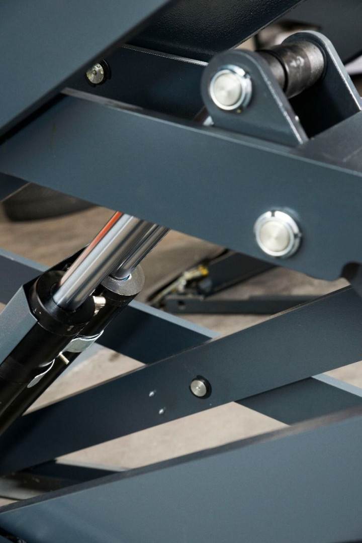 weber-professionele-3-ton-elektrische-autopoetsbrug-poetsbrug-schaarbrug-230-volt-grijs_5_nrKH13127DHtBpfwJAmaiH