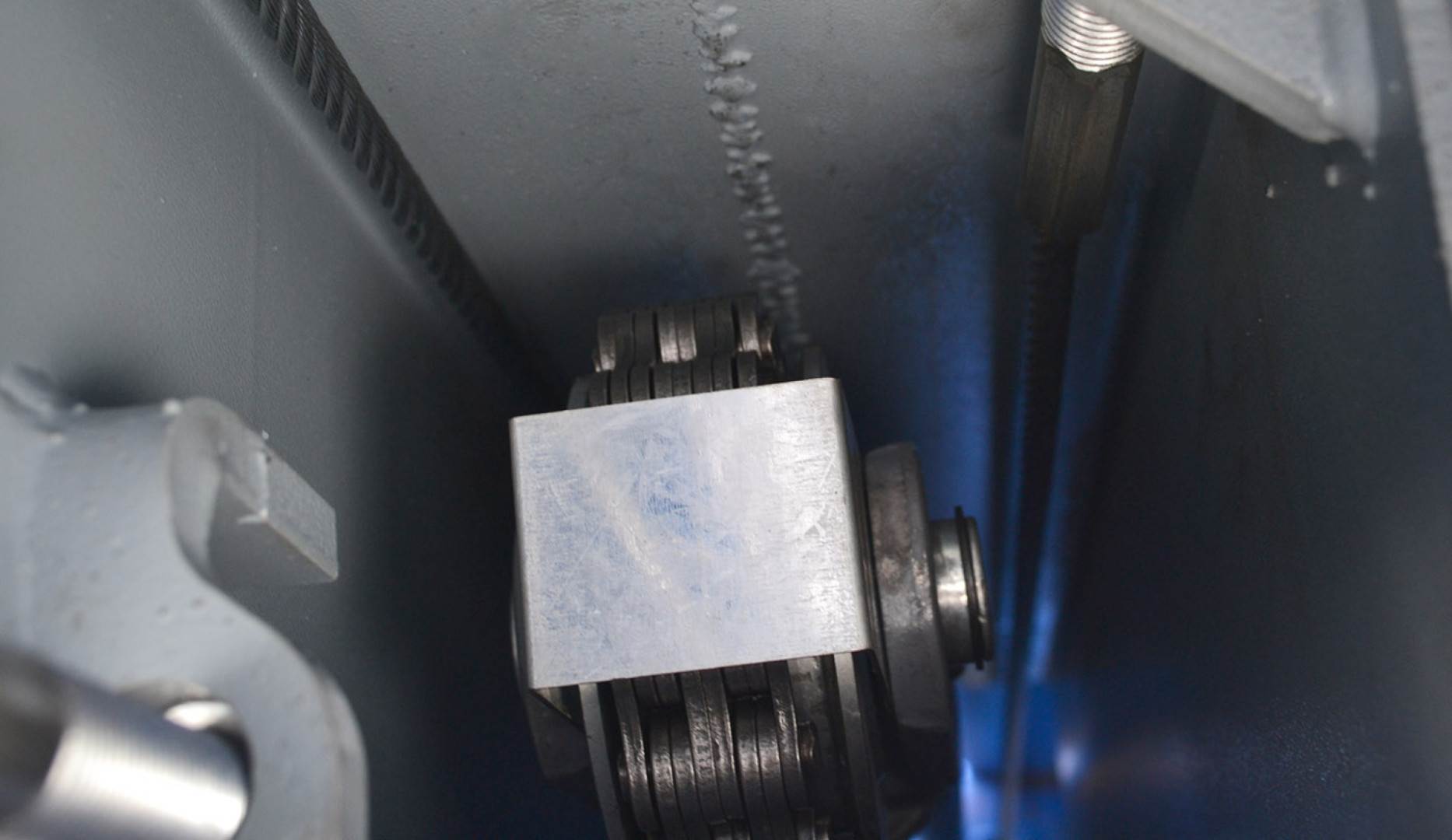 hbm-professionele-2-koloms-hydraulische-hefbrug-4-ton_8_nrKH13094HhUGO2BnDUkIZ