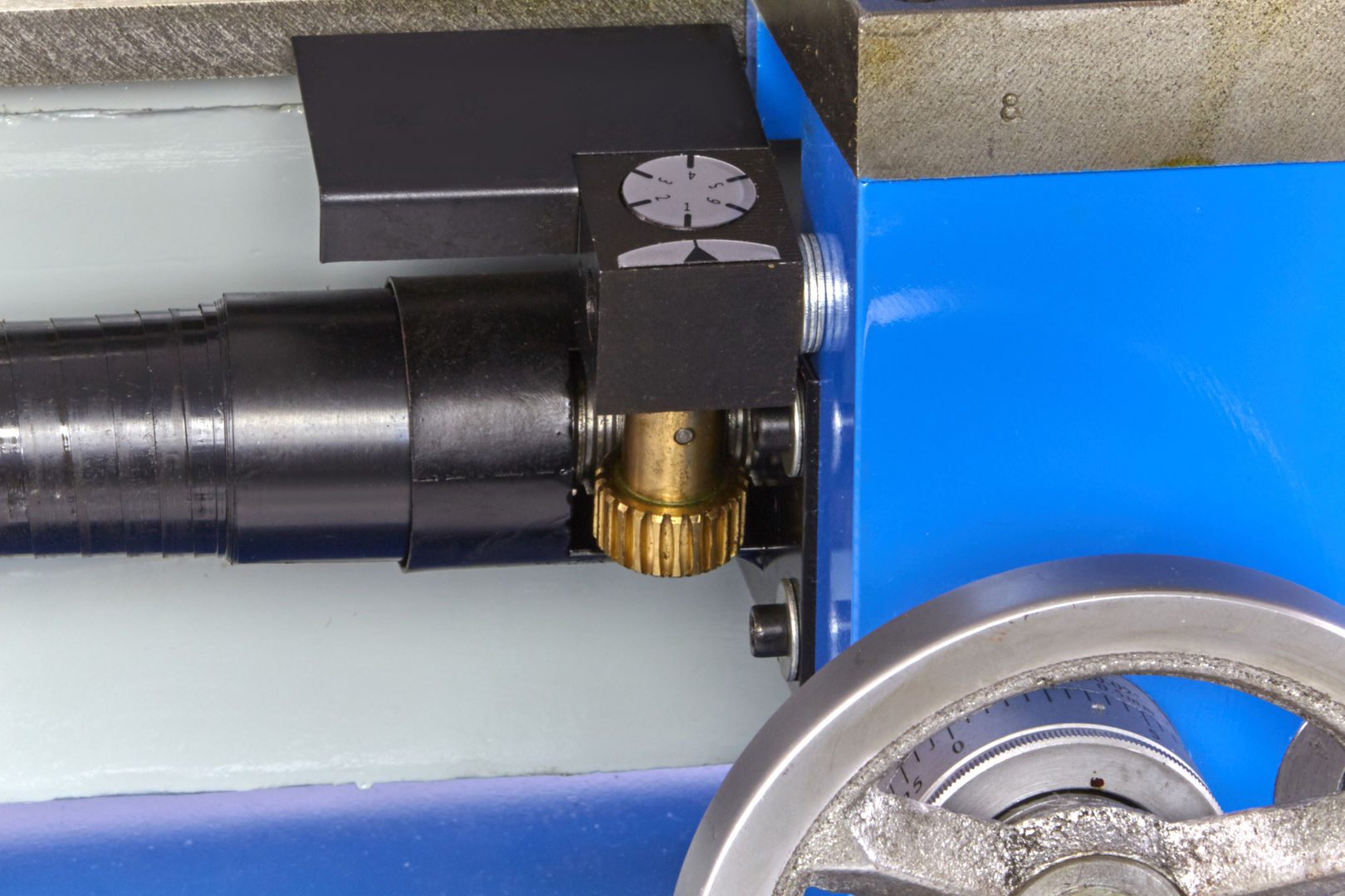 hbm-330-x-600-metaaldraaibank_8nIzRGnxDd2uGj