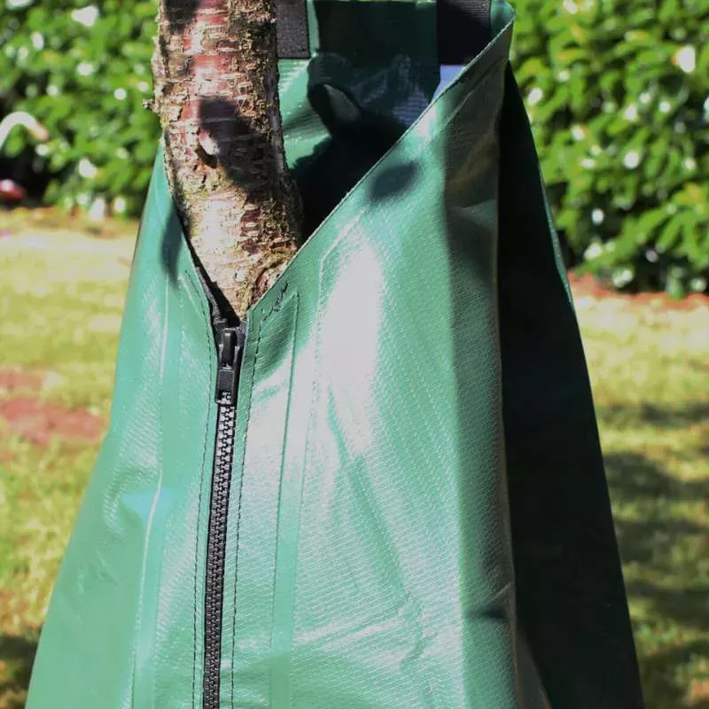 baumbewaesserungssack-reissverschluss_1920x1920