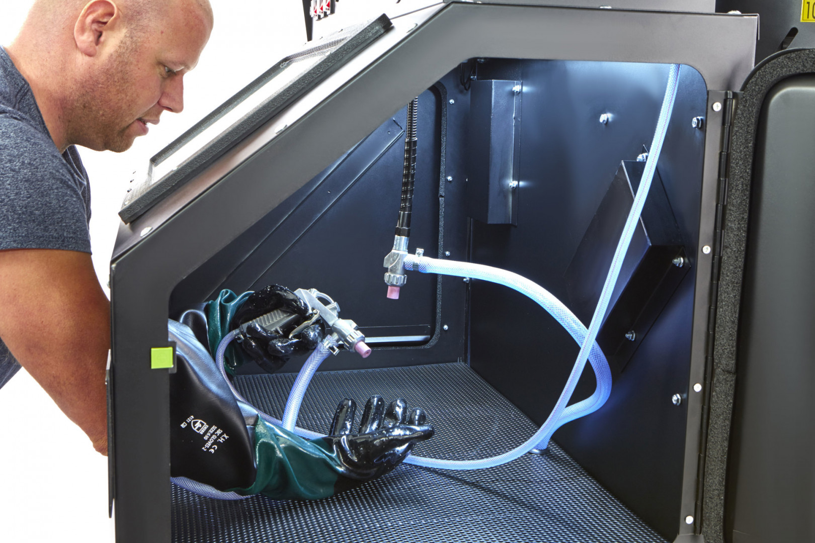 hbm-sbc-350-straalcabine-met-afzuiging_5_nr8955