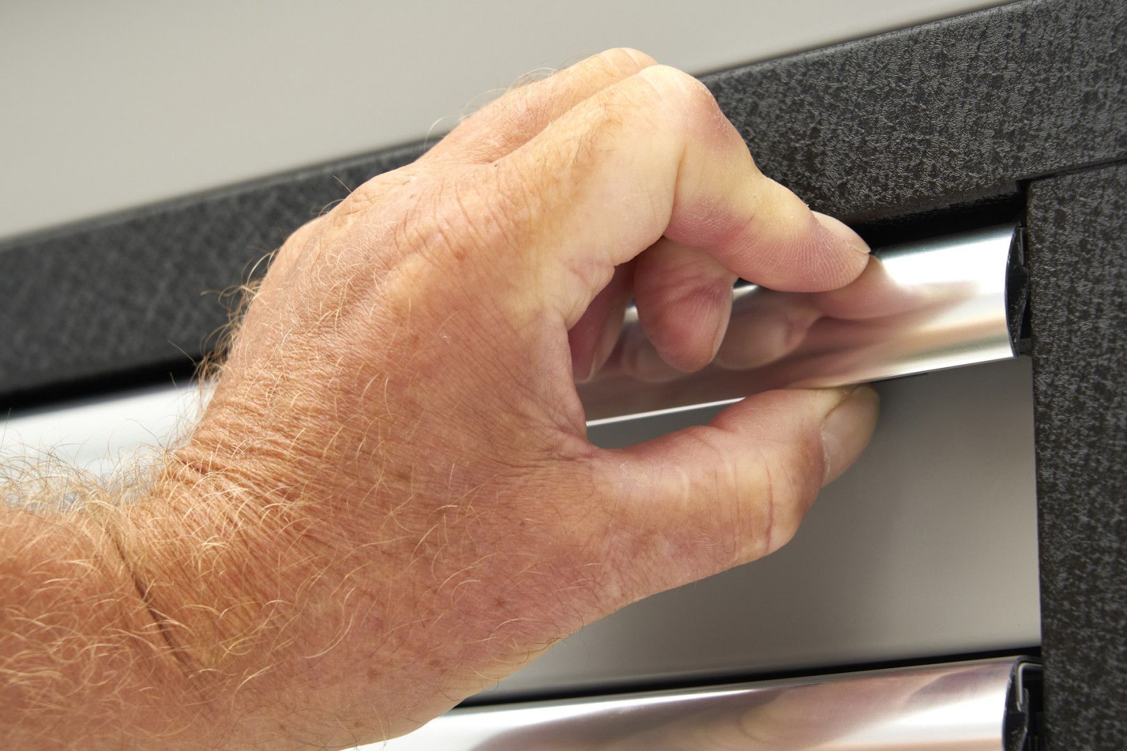 hbm-168-cm-professionele-verrijdbare-gereedschapswagen-werkbank-met-massief-houten-werkblad_9_nrH130176