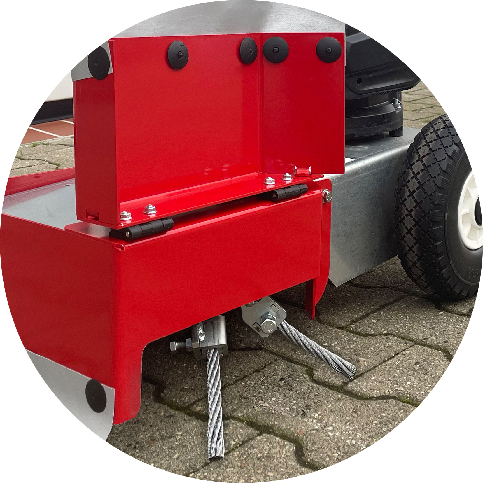 wkb-330-Akku-2022-03-klappe-auf-freistellerTANjzL7mvqk0n