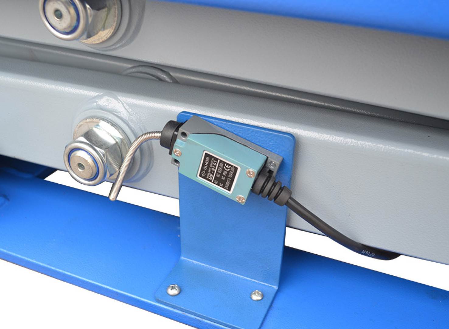 hbm-inbouw-hydraulische-schaar-hefbrug-met-pneumatische-ontgrendeling-5500-kg_9_nrKH13093fcdCThQZNtibs